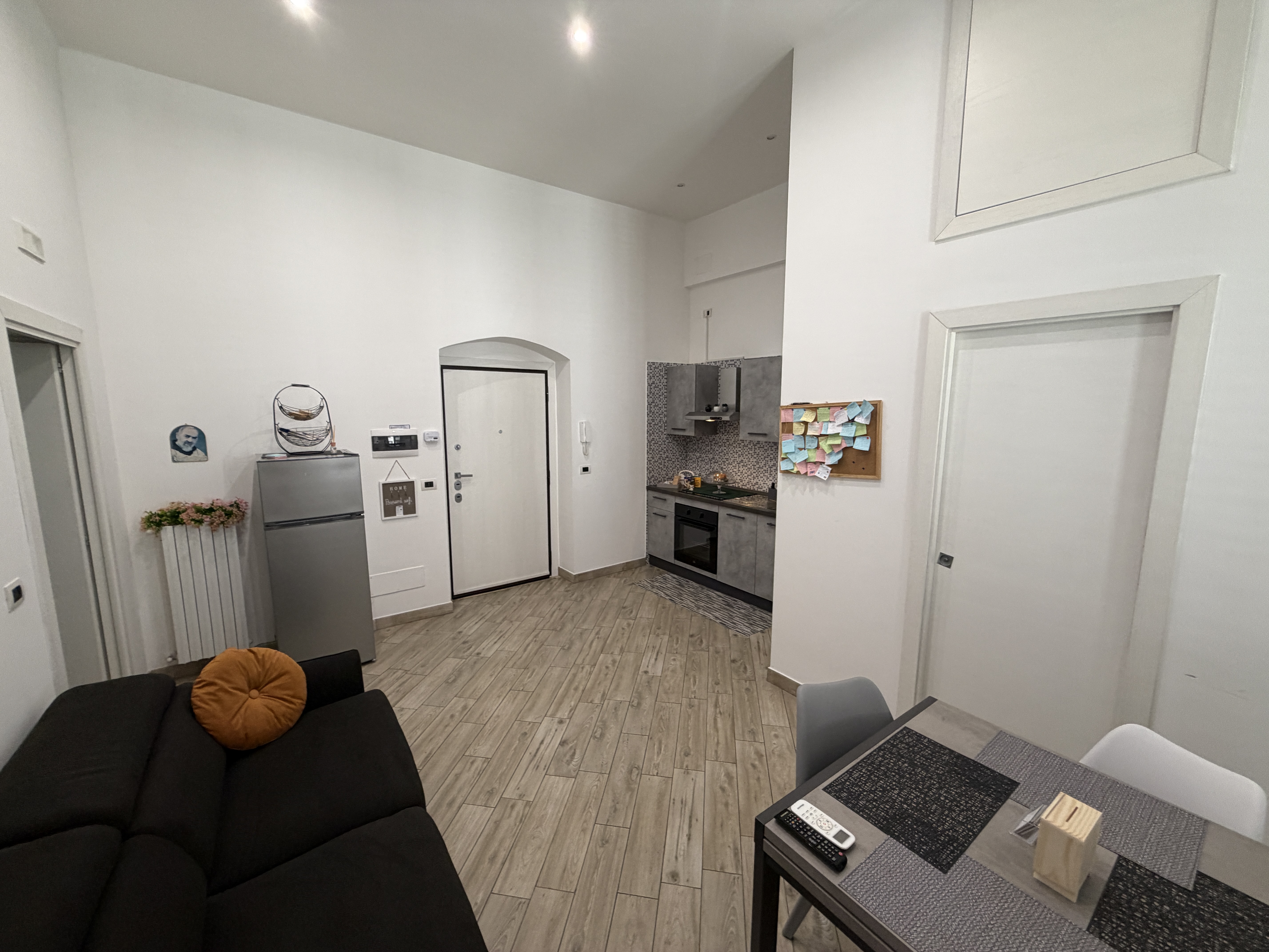 Ingresso e cucina della Maison